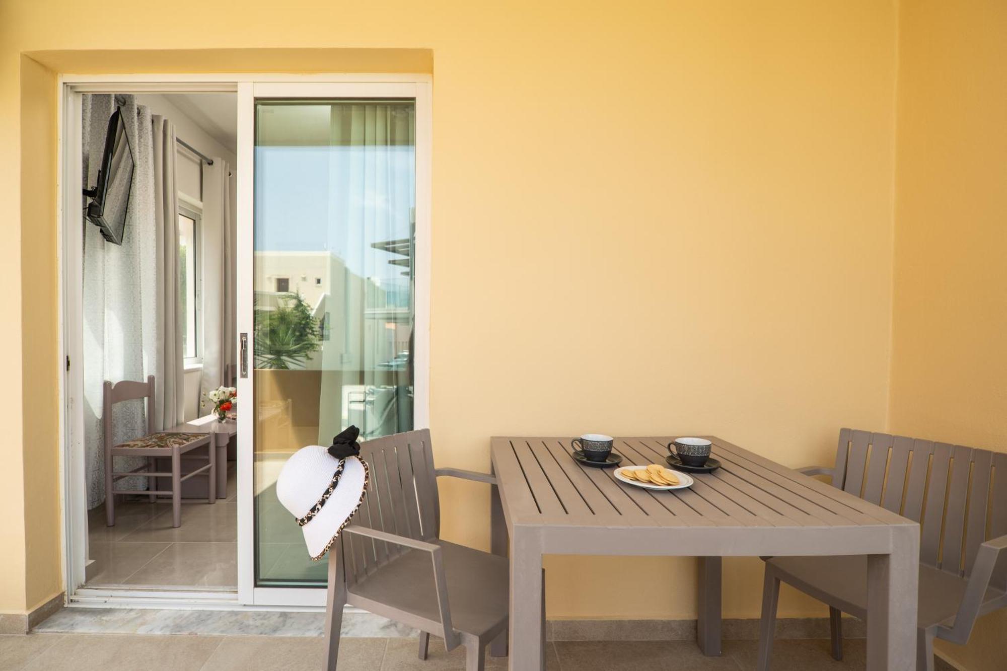 Manos Beachside Apartments Агия-Марина Номер фото