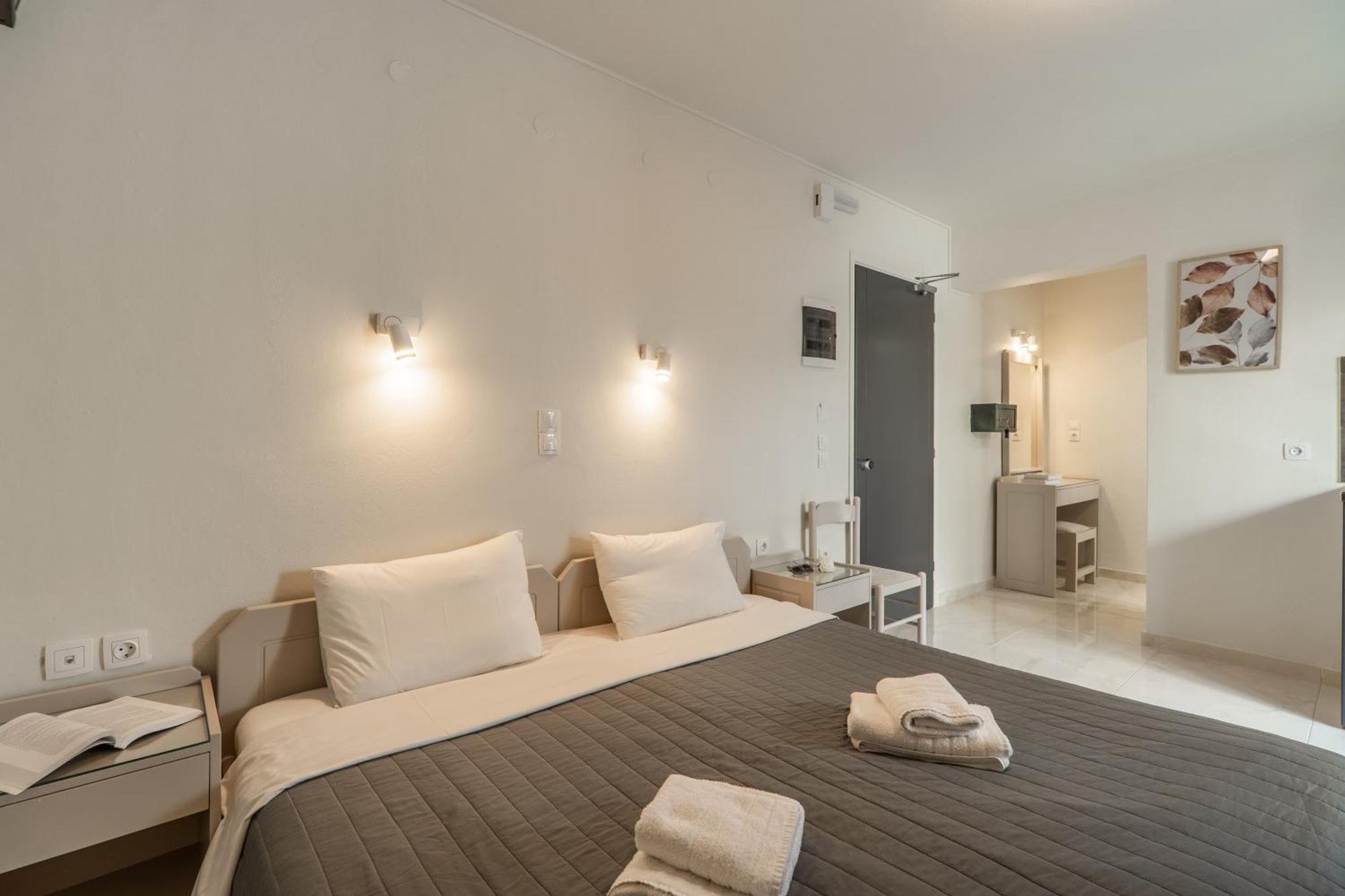 Manos Beachside Apartments Агия-Марина Экстерьер фото