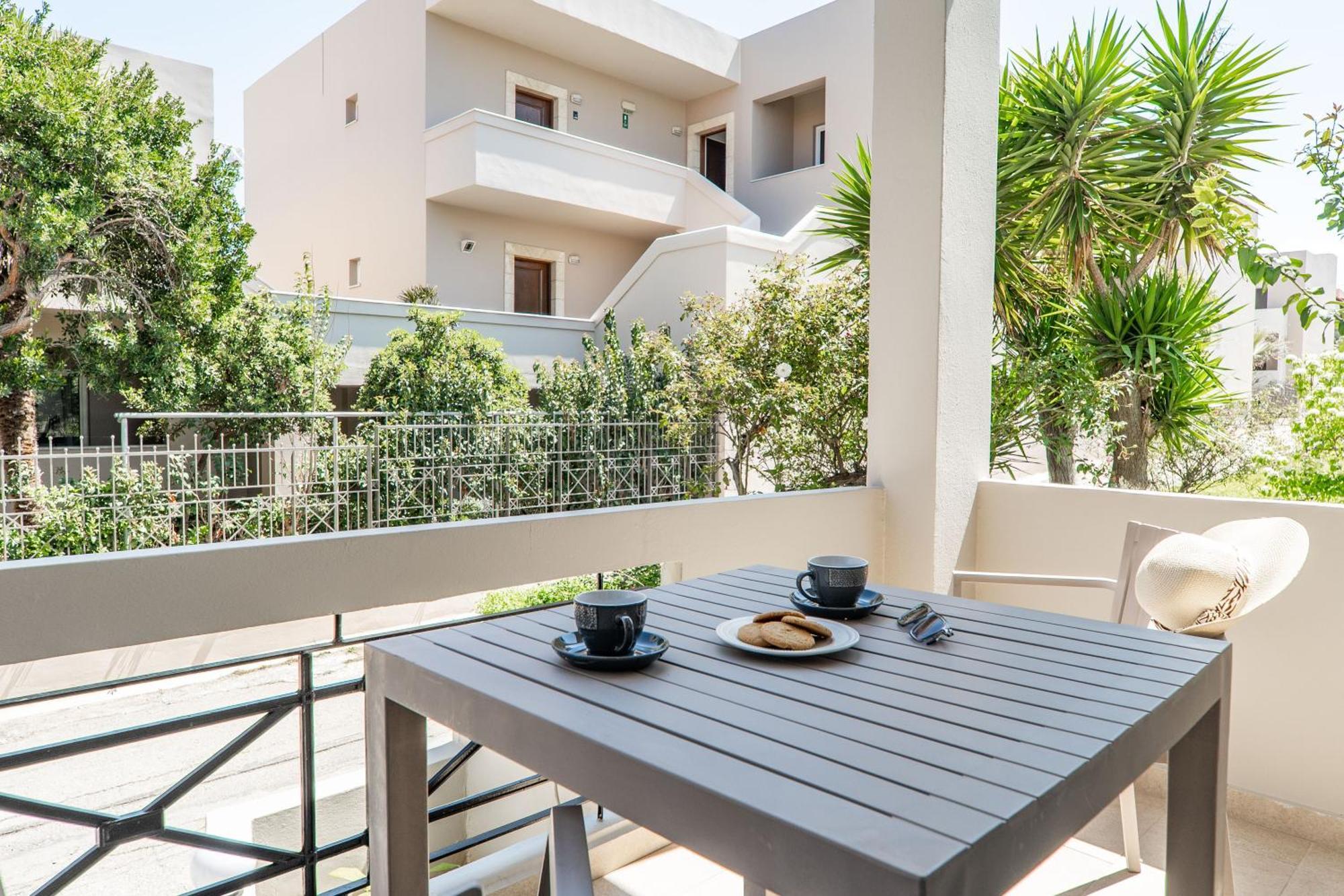 Manos Beachside Apartments Агия-Марина Номер фото
