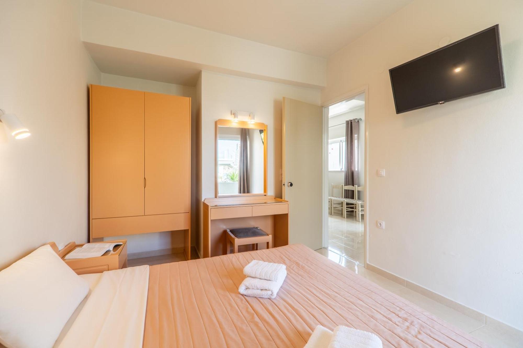 Manos Beachside Apartments Агия-Марина Экстерьер фото