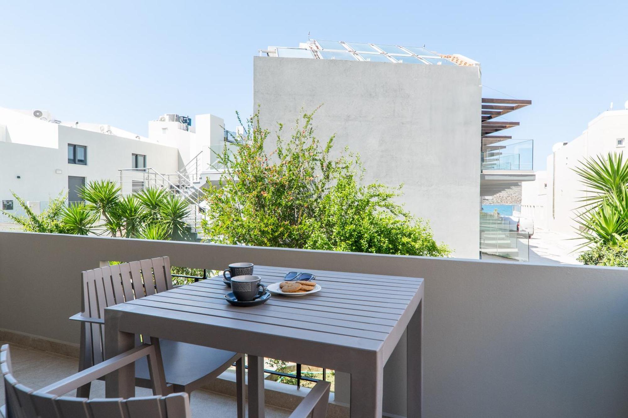 Manos Beachside Apartments Агия-Марина Номер фото