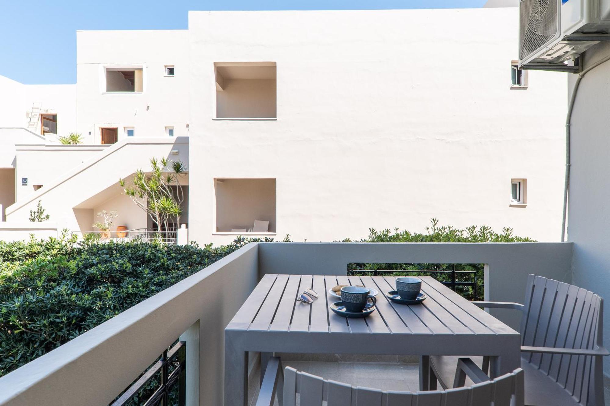 Manos Beachside Apartments Агия-Марина Экстерьер фото